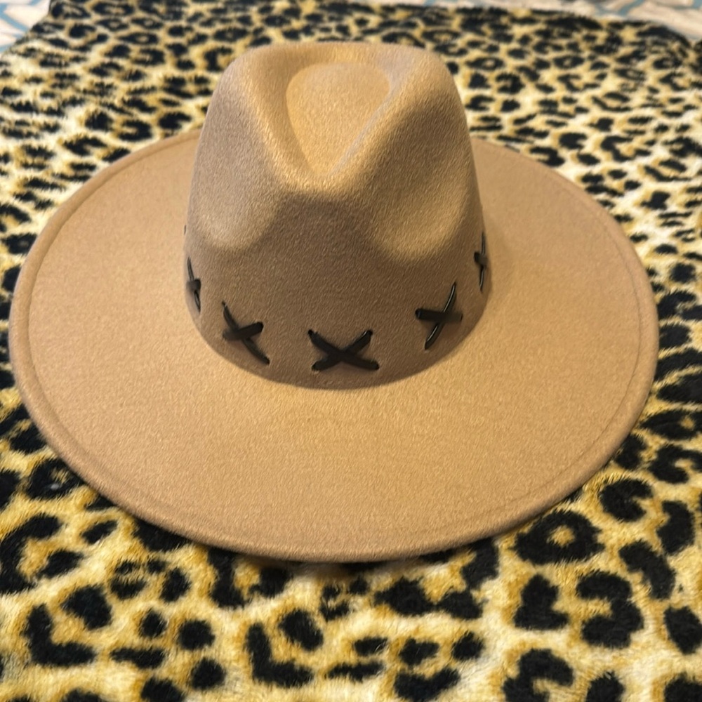 NWT Beige Brown Women’s Hat with Black Stitching🤩